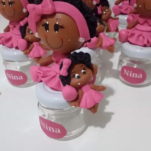 Lembrancinha Boneca Afro de Biscuit no Mini Potinho com Nome