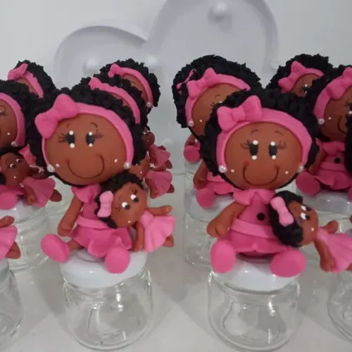 Lembrancinha Boneca Afro de Biscuit no Mini Potinho de Vidro