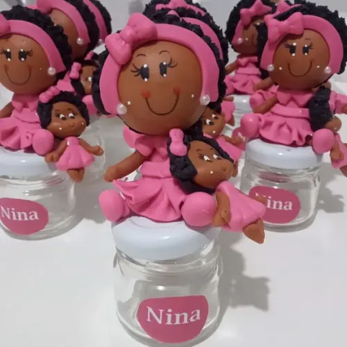Lembrancinha Boneca Afro de Biscuit no Mini Potinho com Nome