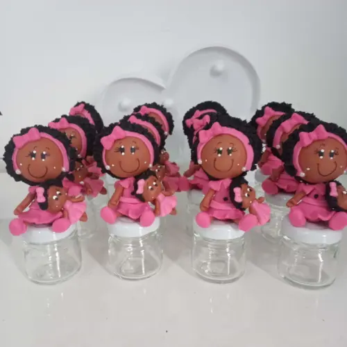 Lembrancinha Boneca Afro de Biscuit no Mini Potinho de Vidro