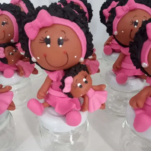 Lembrancinha Boneca Afro de Biscuit no Mini Potinho de Vidro