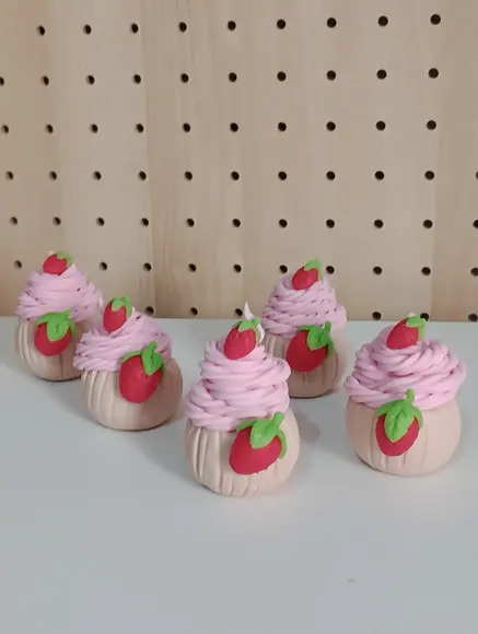 Lembrancinha Cupcake Moranguinho de Biscuit