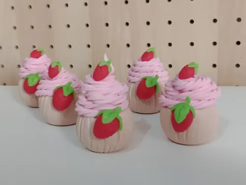 Lembrancinha Cupcake Moranguinho de Biscuit