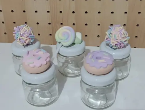 Lembrancinha de Biscuit Doces no Mini Potinho