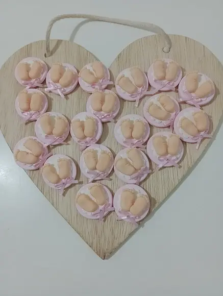 Lembrancinha de Maternidade Pezinho de Biscuit Ímã