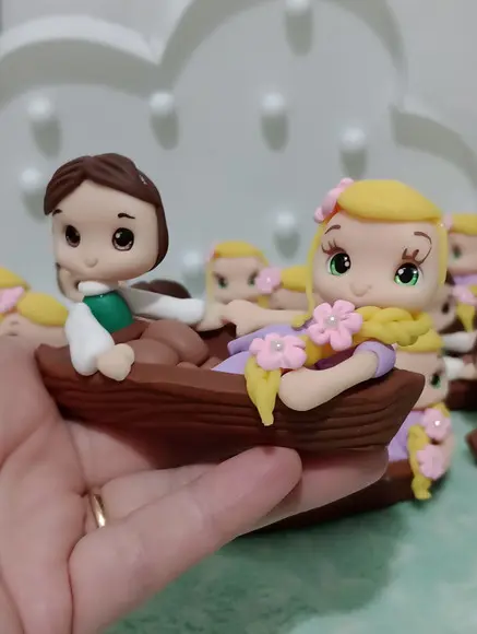 Lembrancinha Enrolados Casal no Barquinho Dez Peças