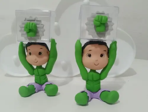 Lembrancinha Hulk Menino em Biscuit com Caixinha Acrílica