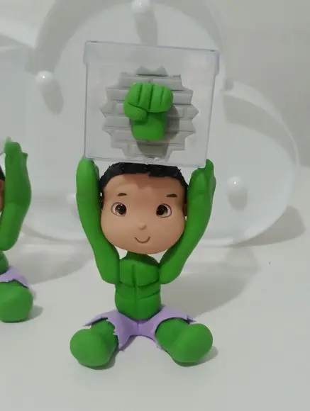 Lembrancinha Hulk Menino em Biscuit com Caixinha Acrílica