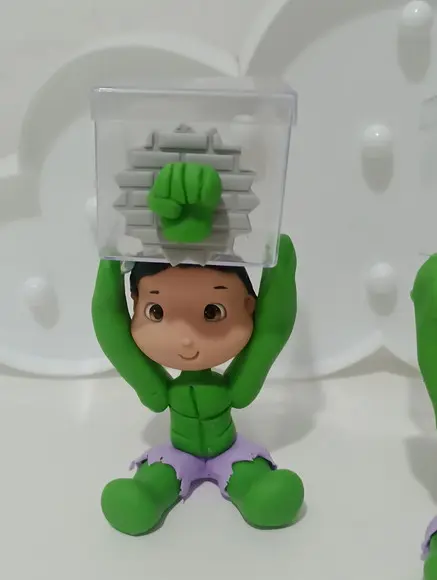 Lembrancinha Hulk Menino em Biscuit com Caixinha Acrílica