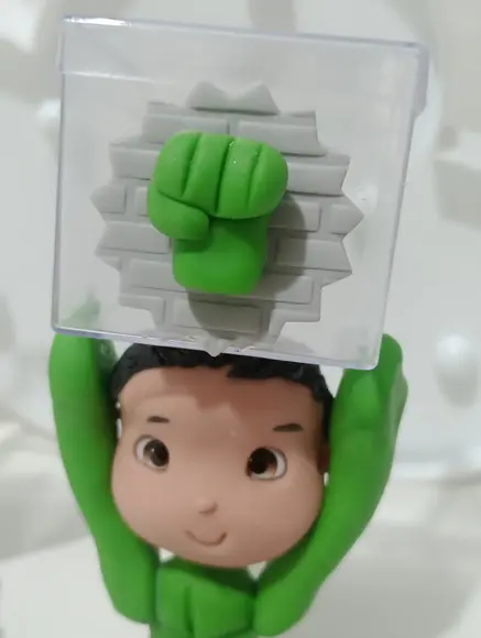 Lembrancinha Hulk Menino em Biscuit com Caixinha Acrílica