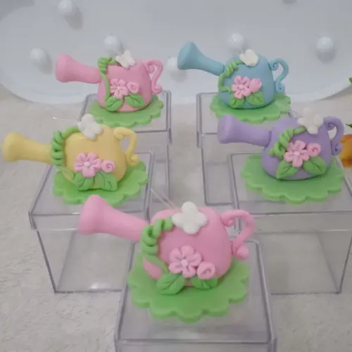 Lembrancinha Jardim de Biscuit na Caixinha Acrílica