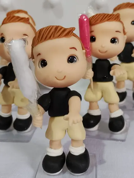 Lembrancinha Menino com Algodão Doce de Biscuit