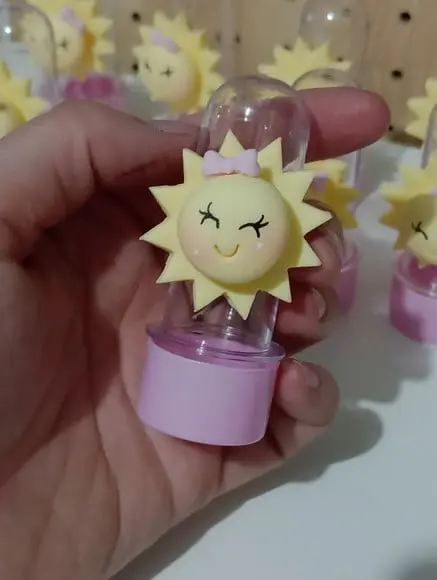 Lembrancinha Raio de Sol de Biscuit no Mini Tubete Dez Peças