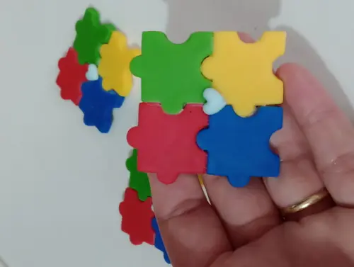 Lembrancinha Símbolo do Autismo Ímã de Biscuit