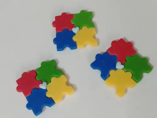 Lembrancinha Símbolo do Autismo Ímã de Biscuit