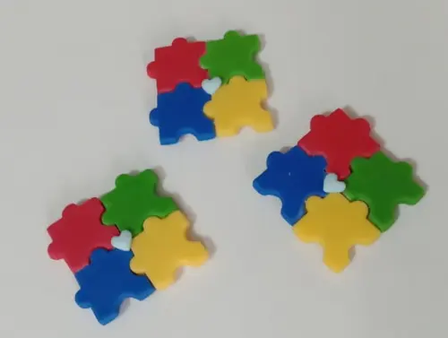 Lembrancinha Símbolo do Autismo Ímã de Biscuit