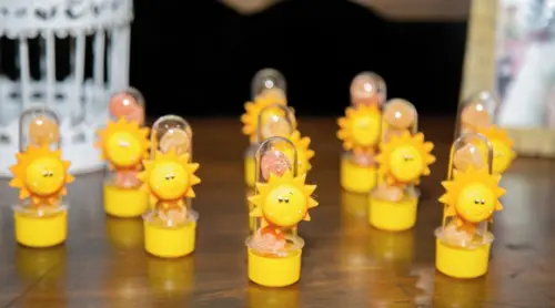 Lembrancinha Sol de Biscuit no Mini Tubete Dez Peças