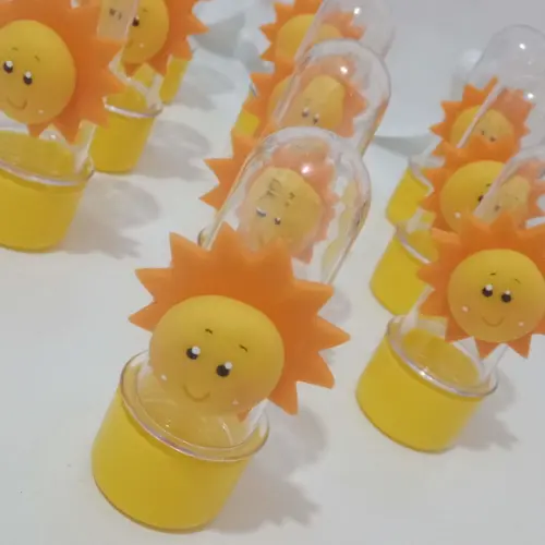 Lembrancinha Sol de Biscuit no Mini Tubete Dez Peças