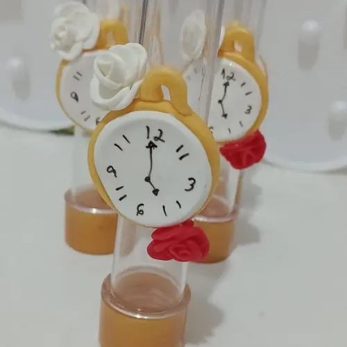 Lembrancinha Tubete com Relágio e Rosas Festa Alice com Dez