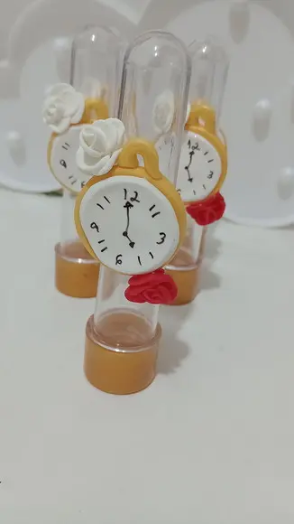 Lembrancinha Tubete com Relágio e Rosas Festa Alice com Dez