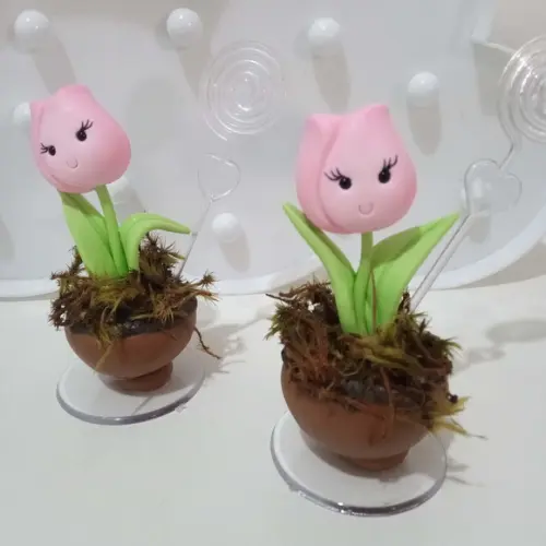 Lembrancinha Vaso de Tulipa de Biscuit com Porta Recados