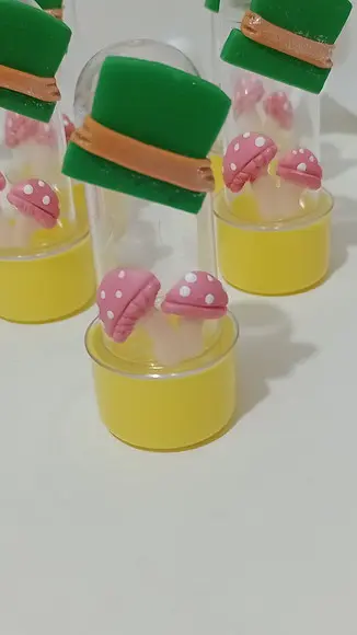 Lembrancinhatubete Chapéu e Cogumelos Festa Alice com Dez