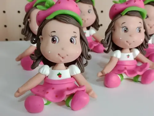 Lembrancnha Menina Morangionho de Biscuit