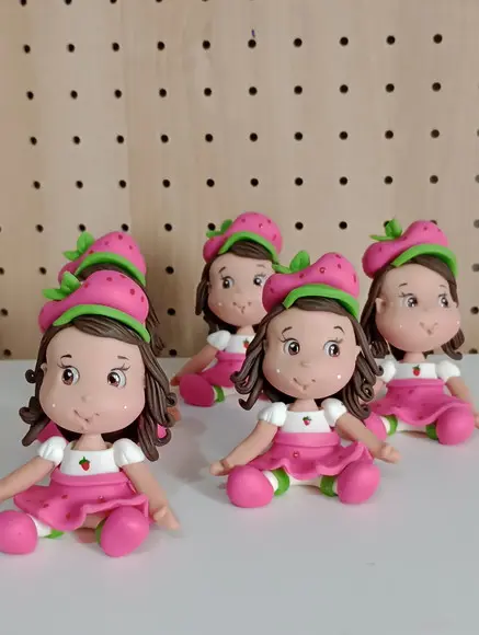 Lembrancnha Menina Morangionho de Biscuit