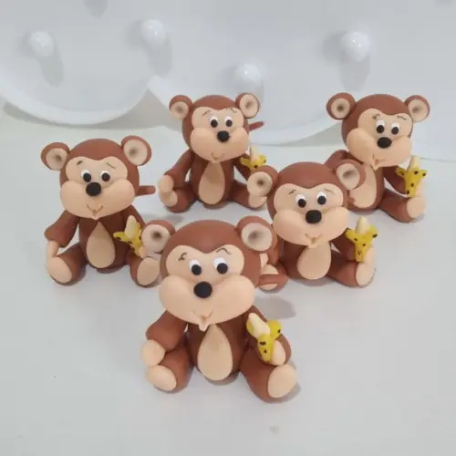 Macaquinho de Biscuit com Banana Aplique para Lembrancinhas