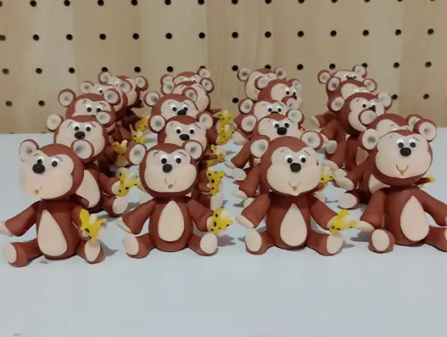 Macaquinho de Biscuit com Banana Aplique para Lembrancinhas