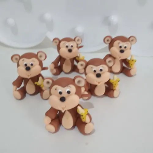 Macaquinho de Biscuit com Banana Aplique para Lembrancinhas