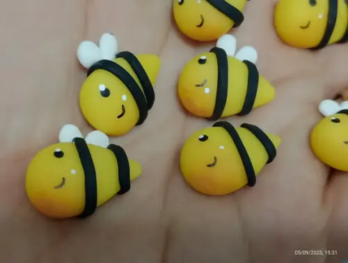 Mini Aplique Abelhinhas em Biscuit Vinte Peças