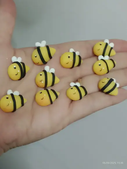 Mini Aplique Abelhinhas em Biscuit Vinte Peças