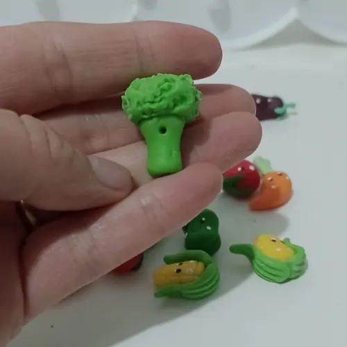 Mini Aplique Legumes e Verduras com Carinha de Biscuit