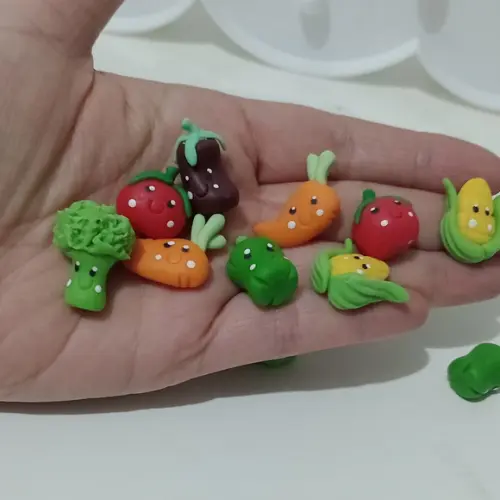 Mini Aplique Legumes e Verduras com Carinha de Biscuit