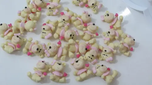 Mini Aplique Ursinha com Coração de Biscuit