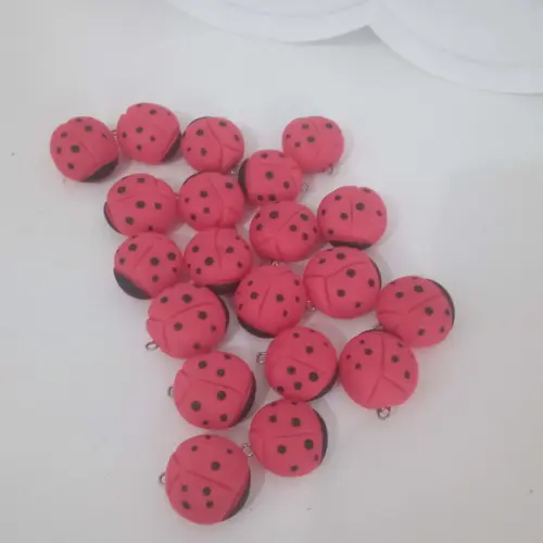 Mini Pingente Joaninha de Biscuit