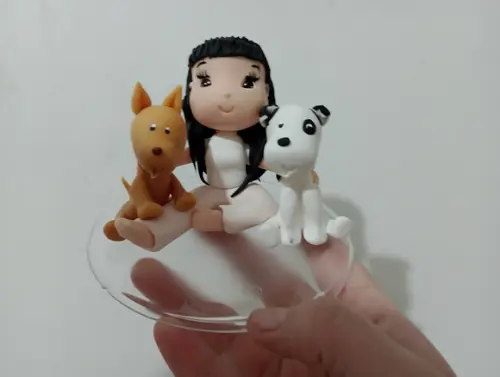 Topo de Bolo Adulto com Bonequinha e Cachorrinhos de Biscuit