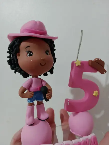 Topo de Bolo Boiadeira de Biscuit com Vela Personalizada