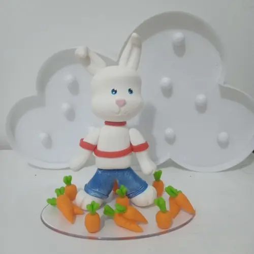 Topo de Bolo Coelho com Cenouras de Biscuit