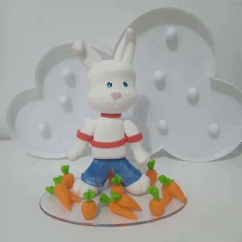 Topo de Bolo Coelho com Cenouras de Biscuit