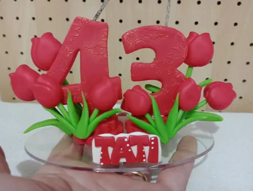 Topo de Bolo com Vela de Biscuit Festa Adulto Tulipas