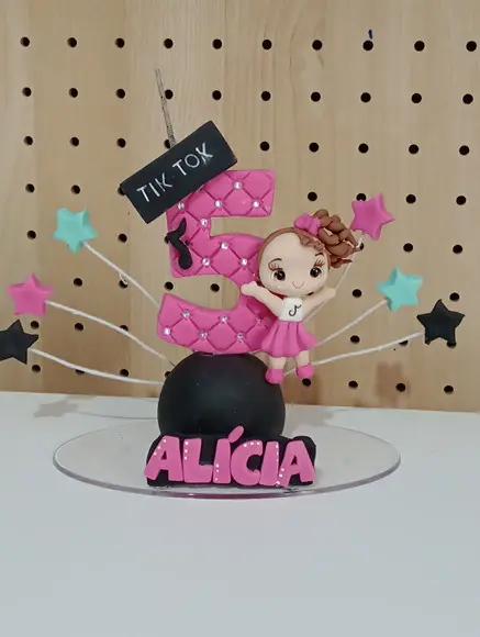 Topo de Bolo com Vela Menina com Estrelinhas de Biscuit