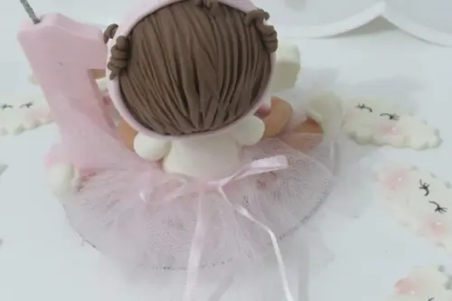 Topo de Bolo de Biscuit com Vela Menina Tema Chuva de Amor