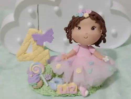Topo de Bolo Doces e Borboletas com Boneca de Biscuit