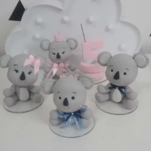 Topo de Bolo Família Coala de Biscuit com Vela e Nome
