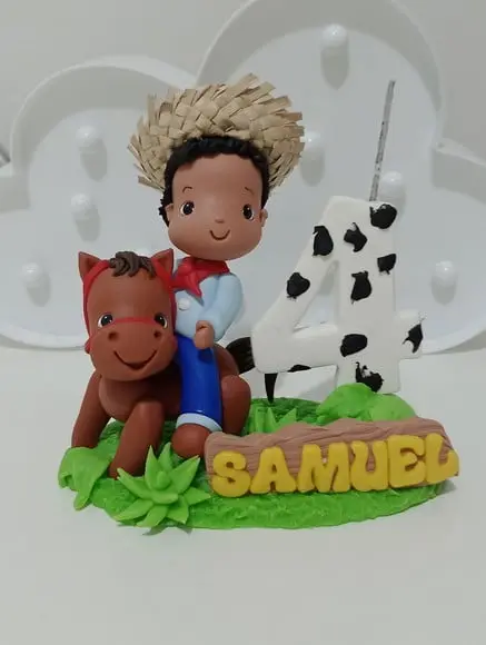 Topo de Bolo Fazendinha Menino Montado no Cavalo