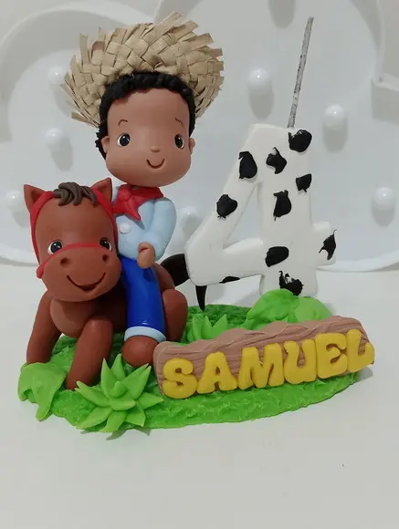Topo de Bolo Fazendinha Menino Montado no Cavalo