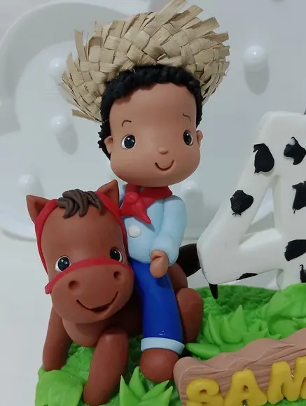 Topo de Bolo Fazendinha Menino Montado no Cavalo