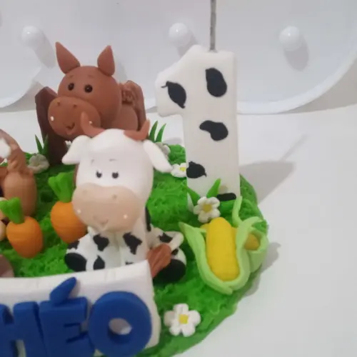 Topo de Bolo Fazendinha de Biscuit com Vela para Menino
